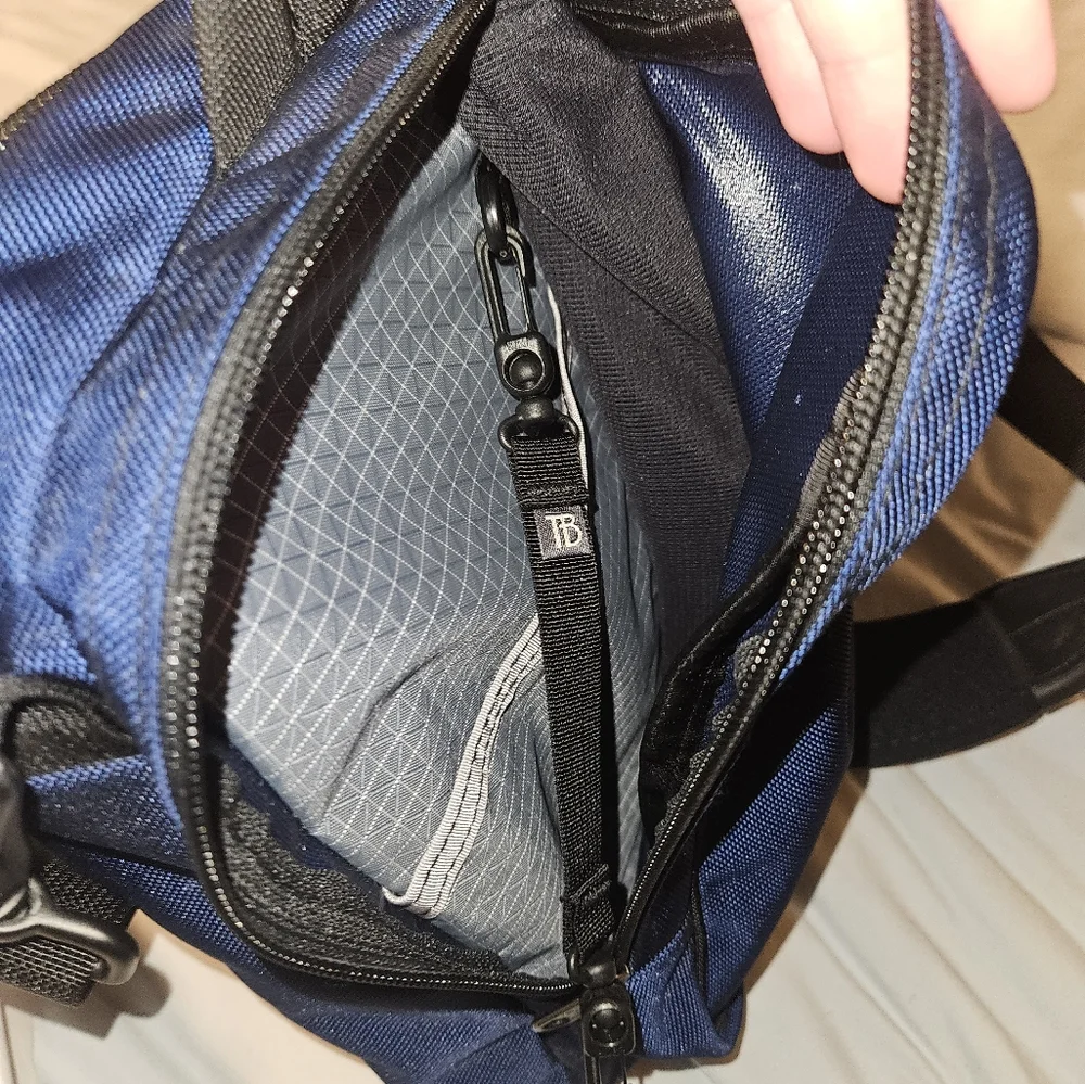 Tom Bihn Pilot Navy & Upgraded Should/Crossbody Strap - Picture 7 of 9